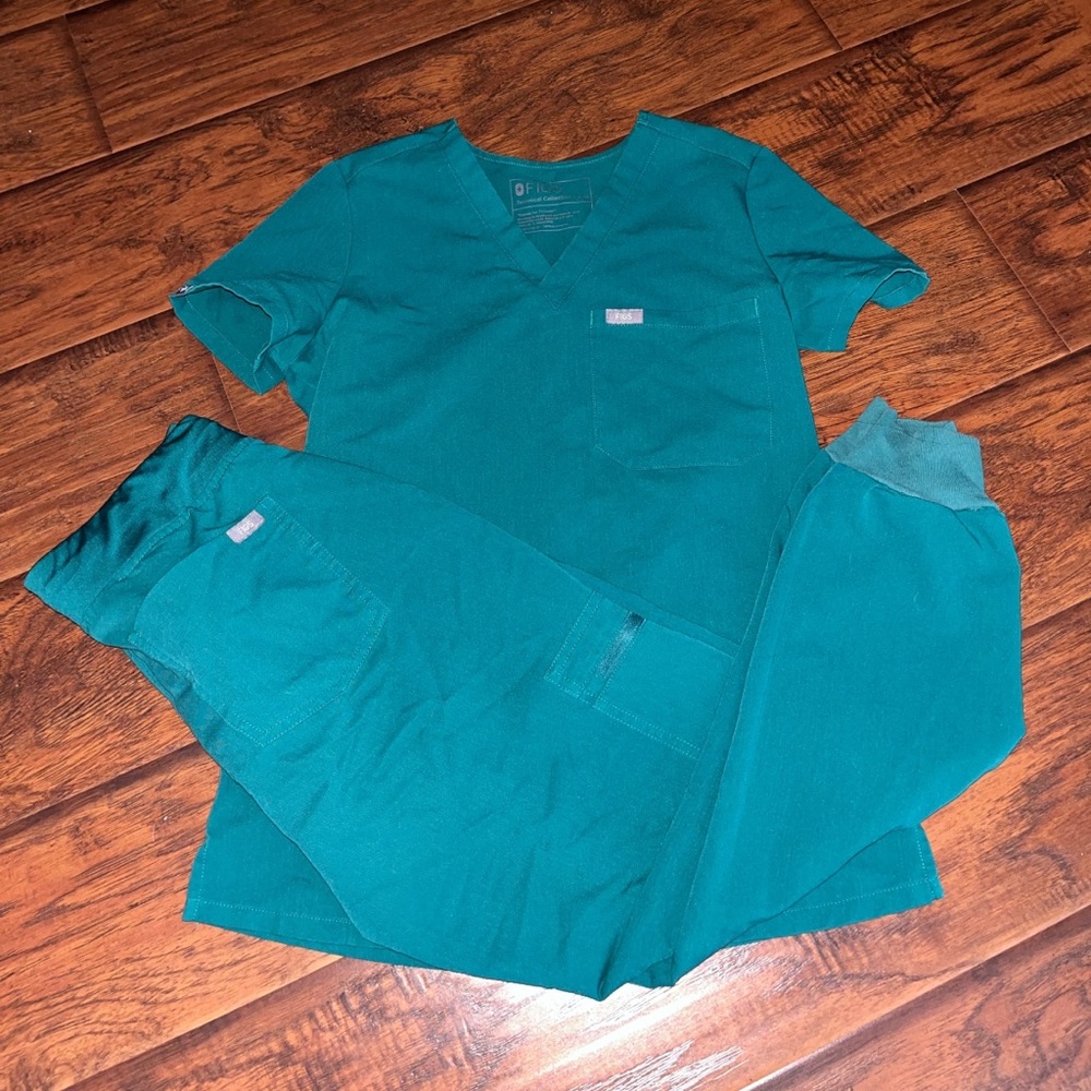 Figs hunter green scrub set